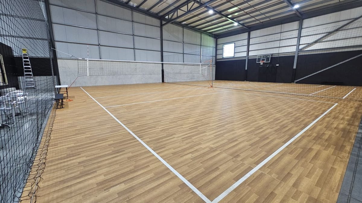 Cancha techada de vóley de sala en Hoops Yard West, Arraiján
